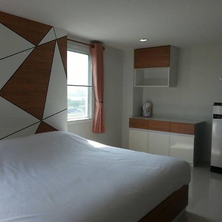 Aparthotel The Seasons Pathum Thani Esterno foto